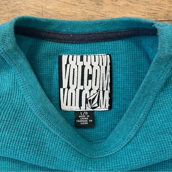 Y2K Volcom Sweater - Picture 3 of 8